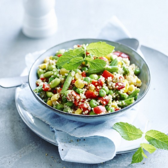 Šaldytos bolivinių balandų ir daržovių salotos „Quinoa with garden vegetables“