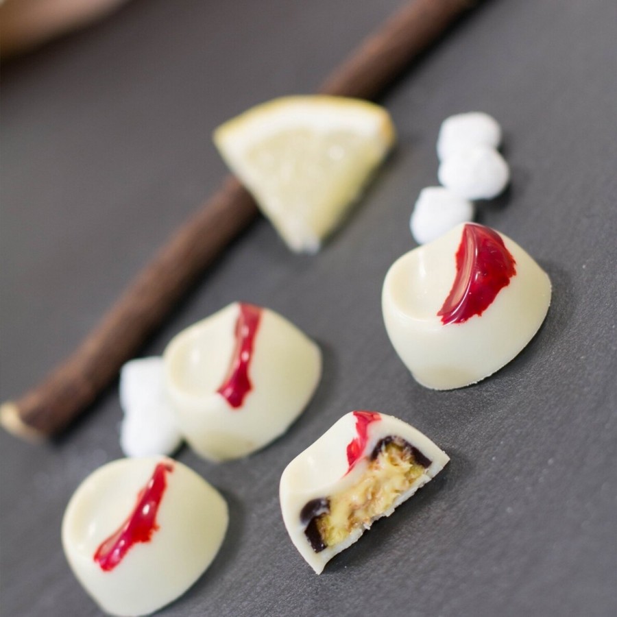 Balto šokolado masė su morengais ir traškiais